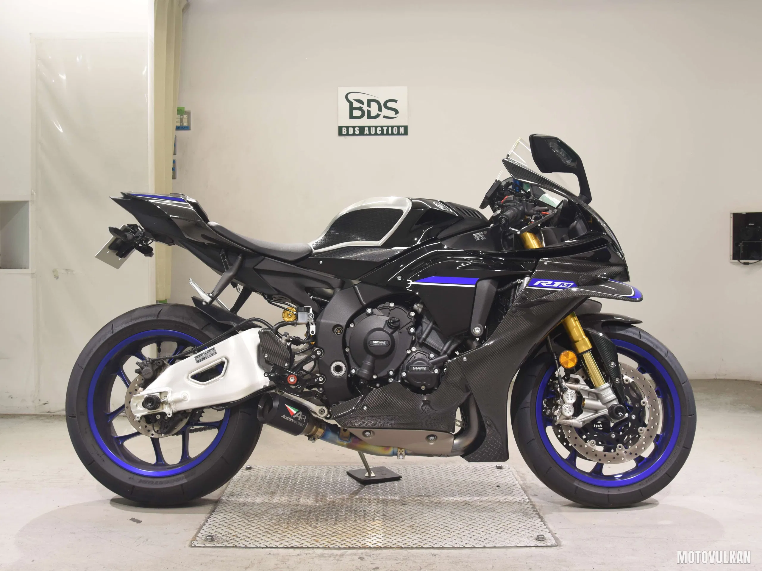 Yamaha YZF-R1M
