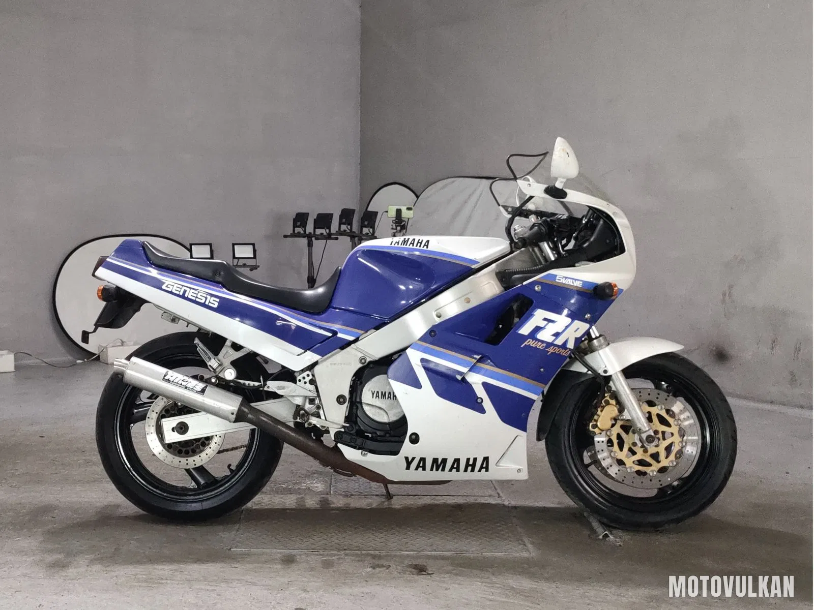 Yamaha FZR750