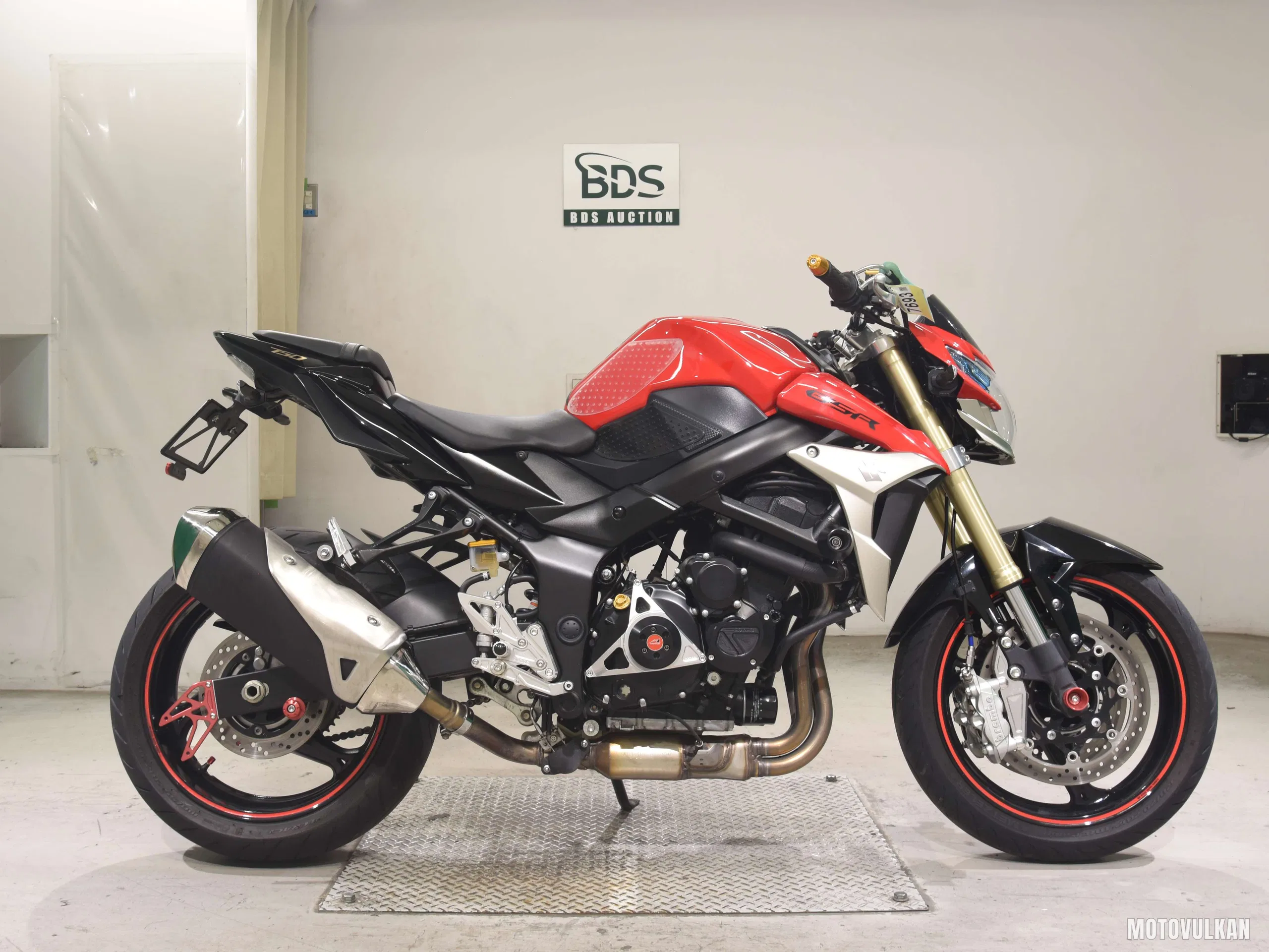 Suzuki GSR750