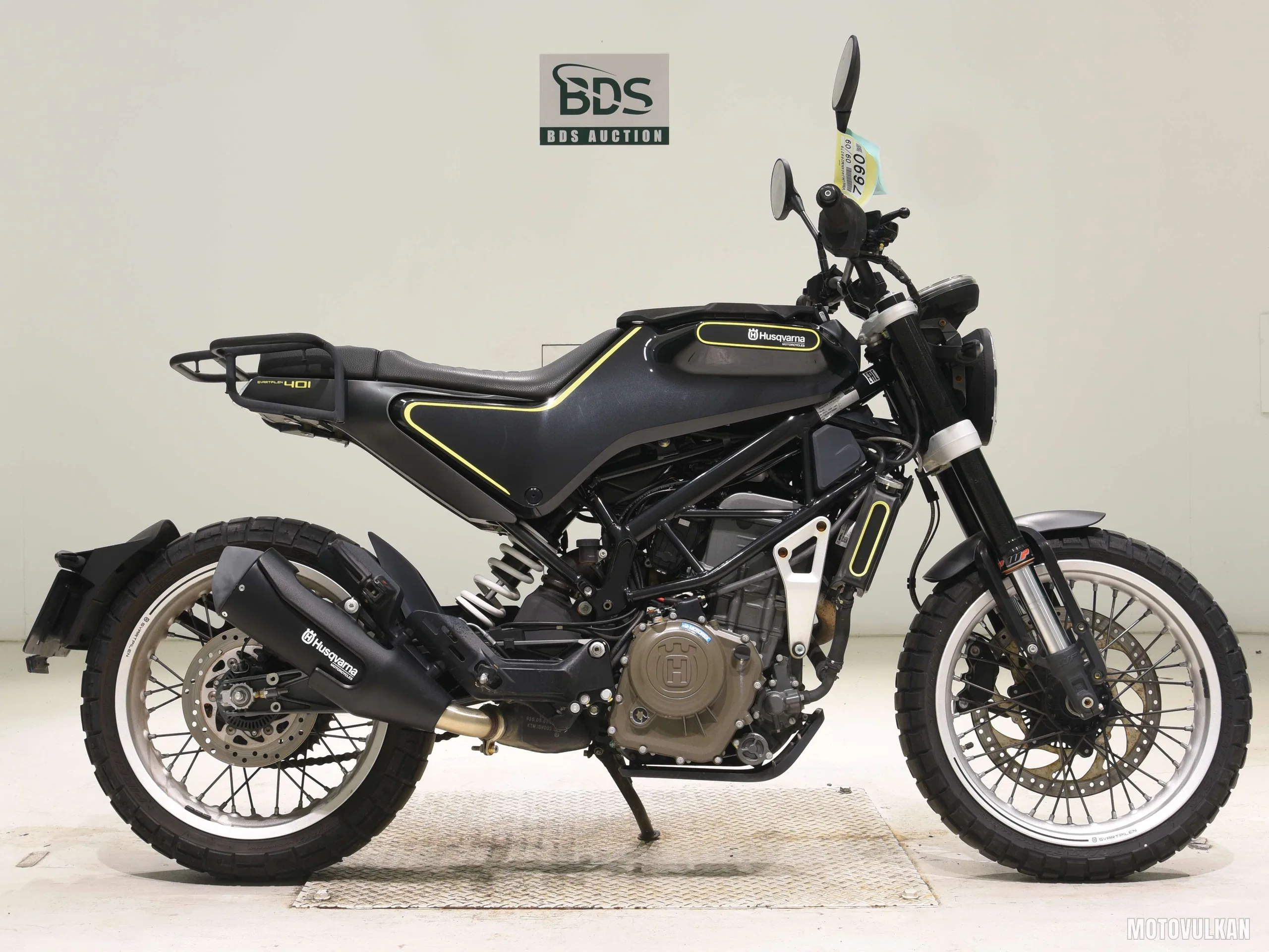  HUSQVARNA Svartpilen 401