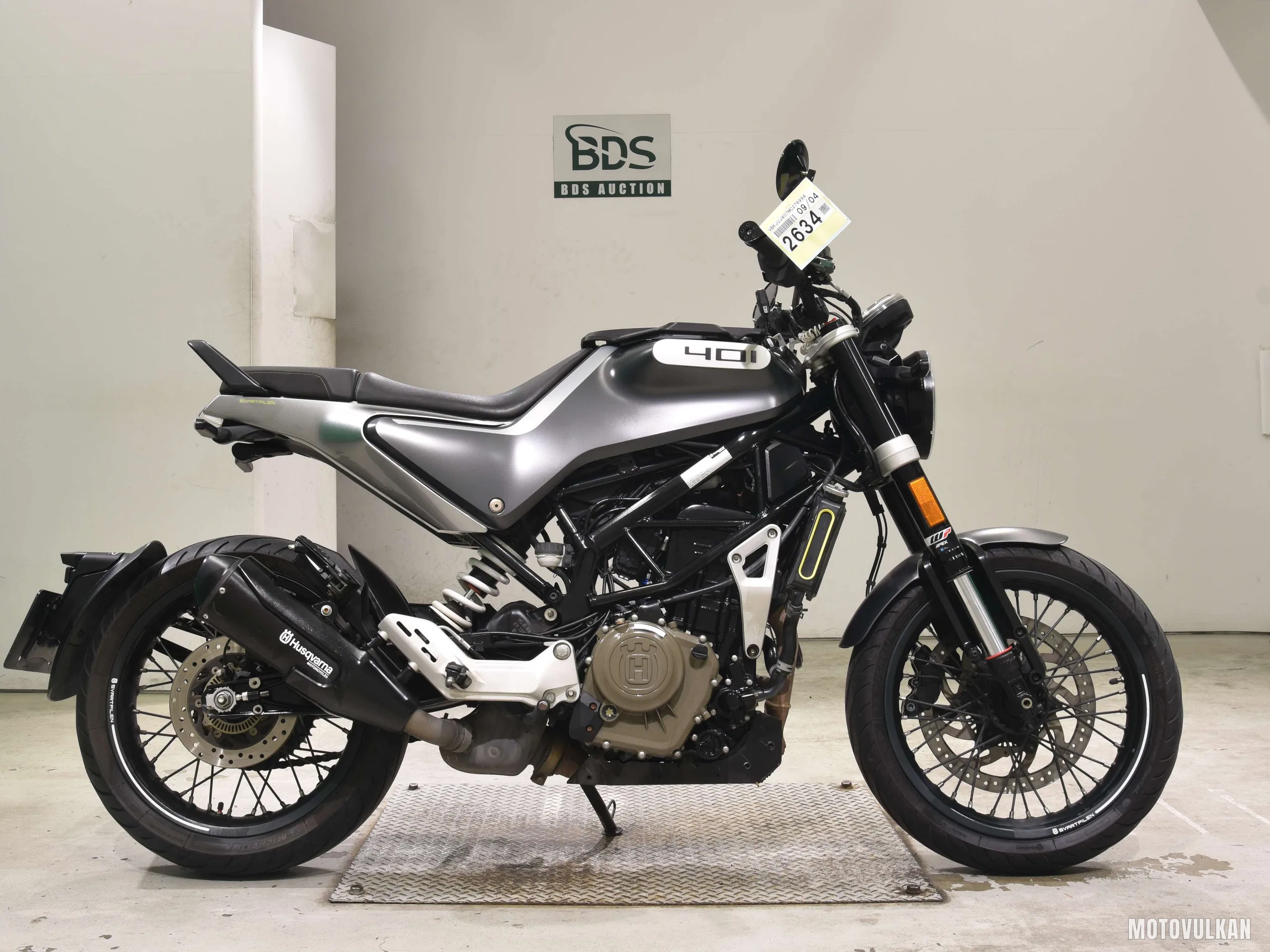  HUSQVARNA Svartpilen 401