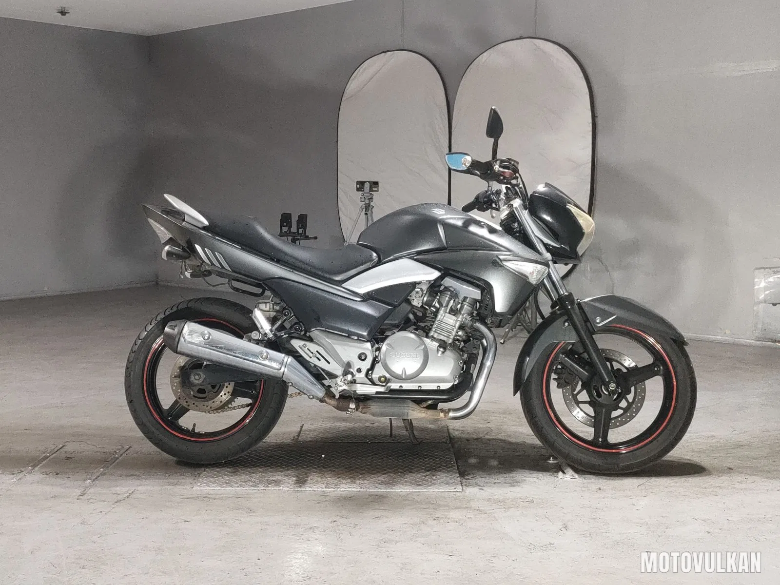 Suzuki GSR250