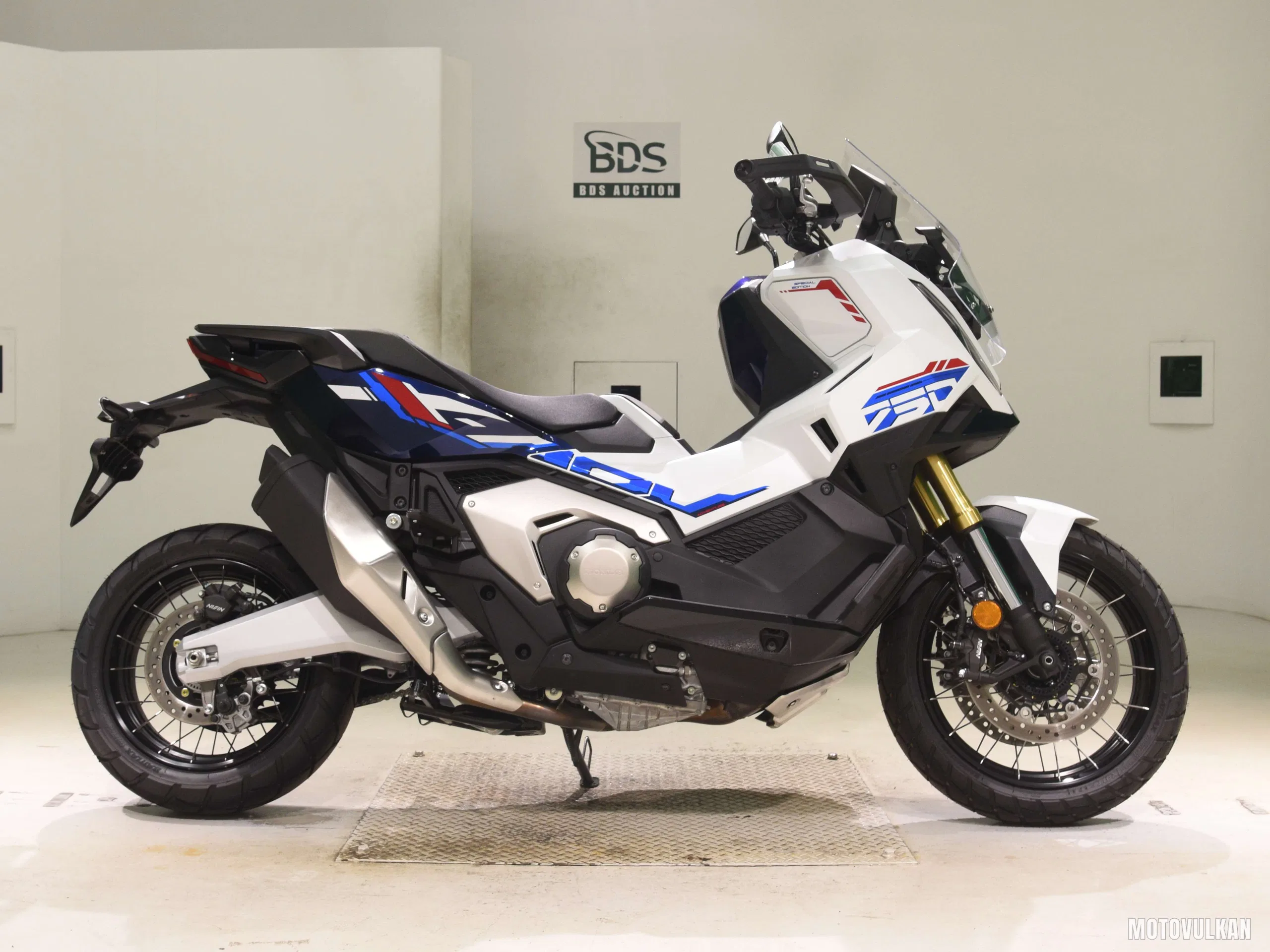 Honda X-ADV750-2
