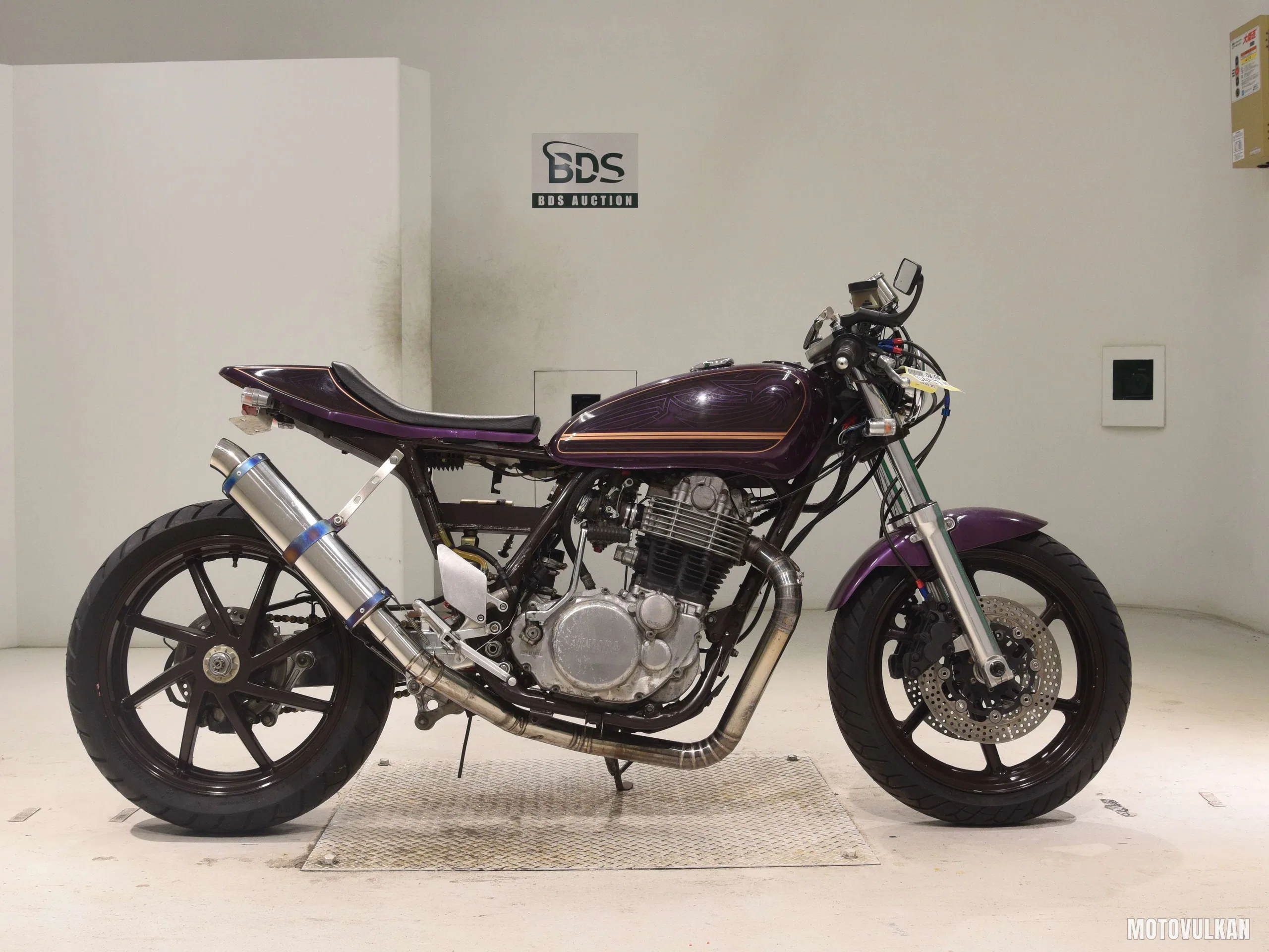 Yamaha SR400-2
