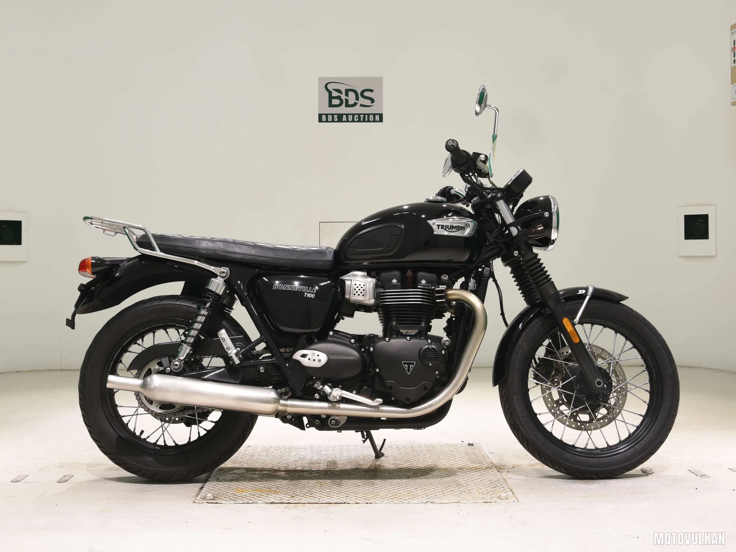  TRIUMPH BONNEVILLE T100