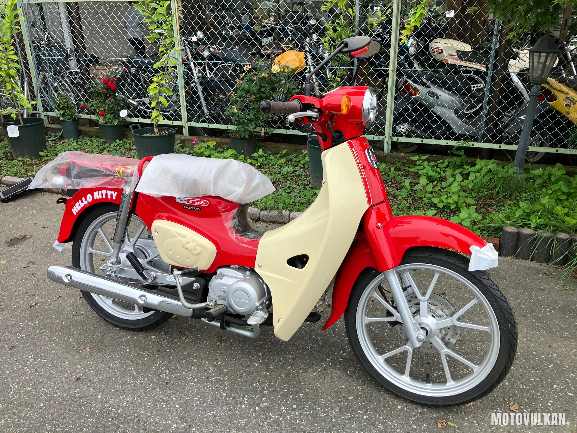 Honda Super Cub110 Hellokitty