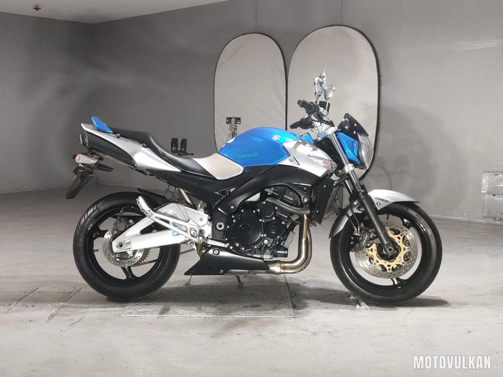 Suzuki GSR400