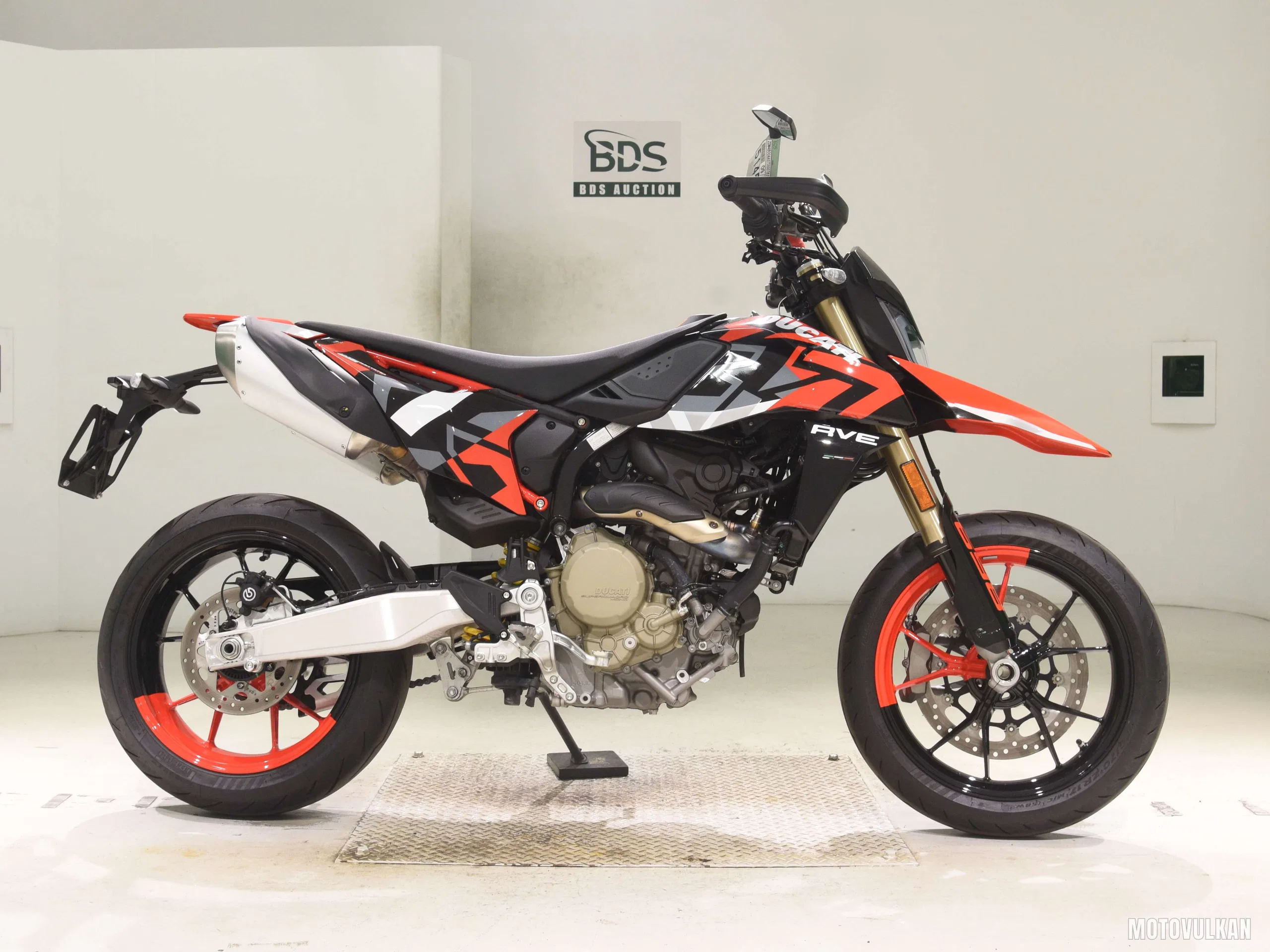  DUCATI HYPERMOTARD698