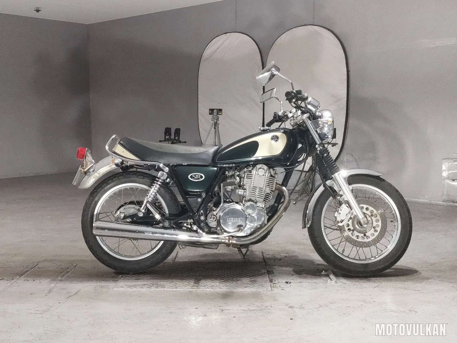 Yamaha SR400