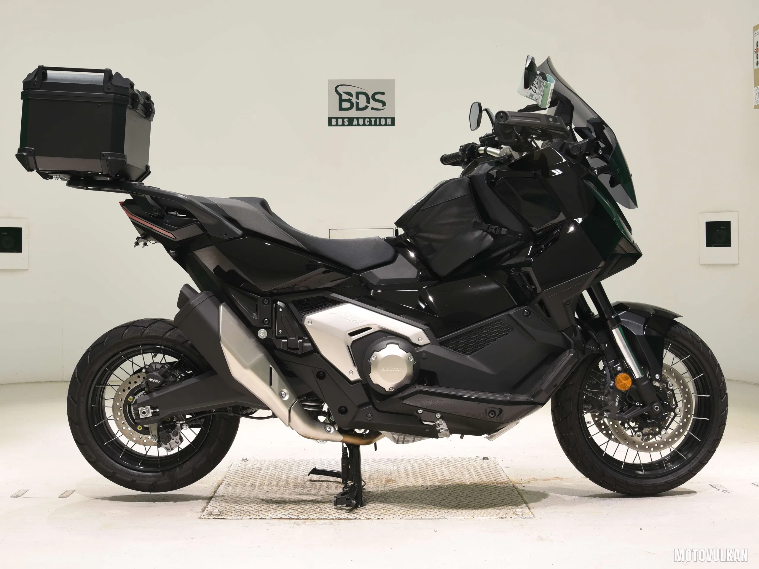 Honda X-ADV750-2