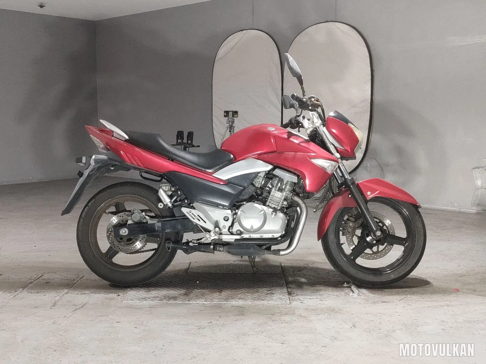 Suzuki GSR250