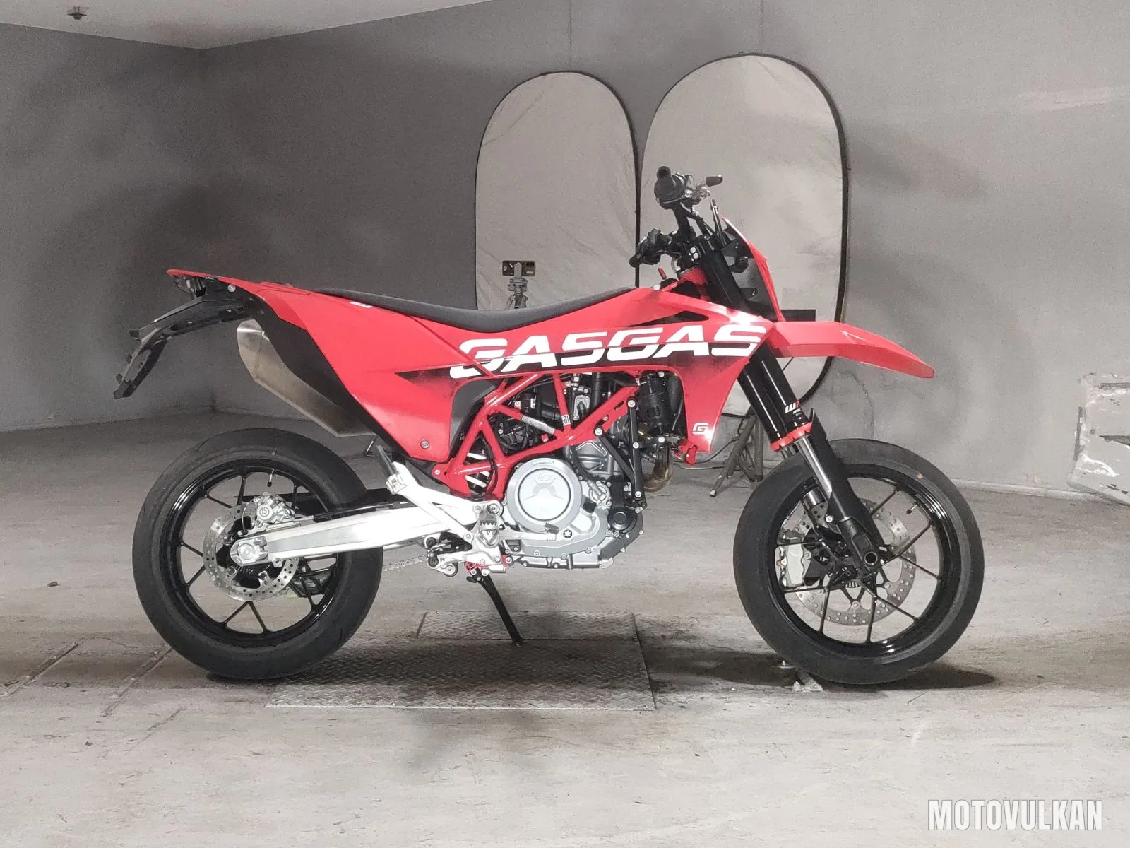  ガスガス SM700