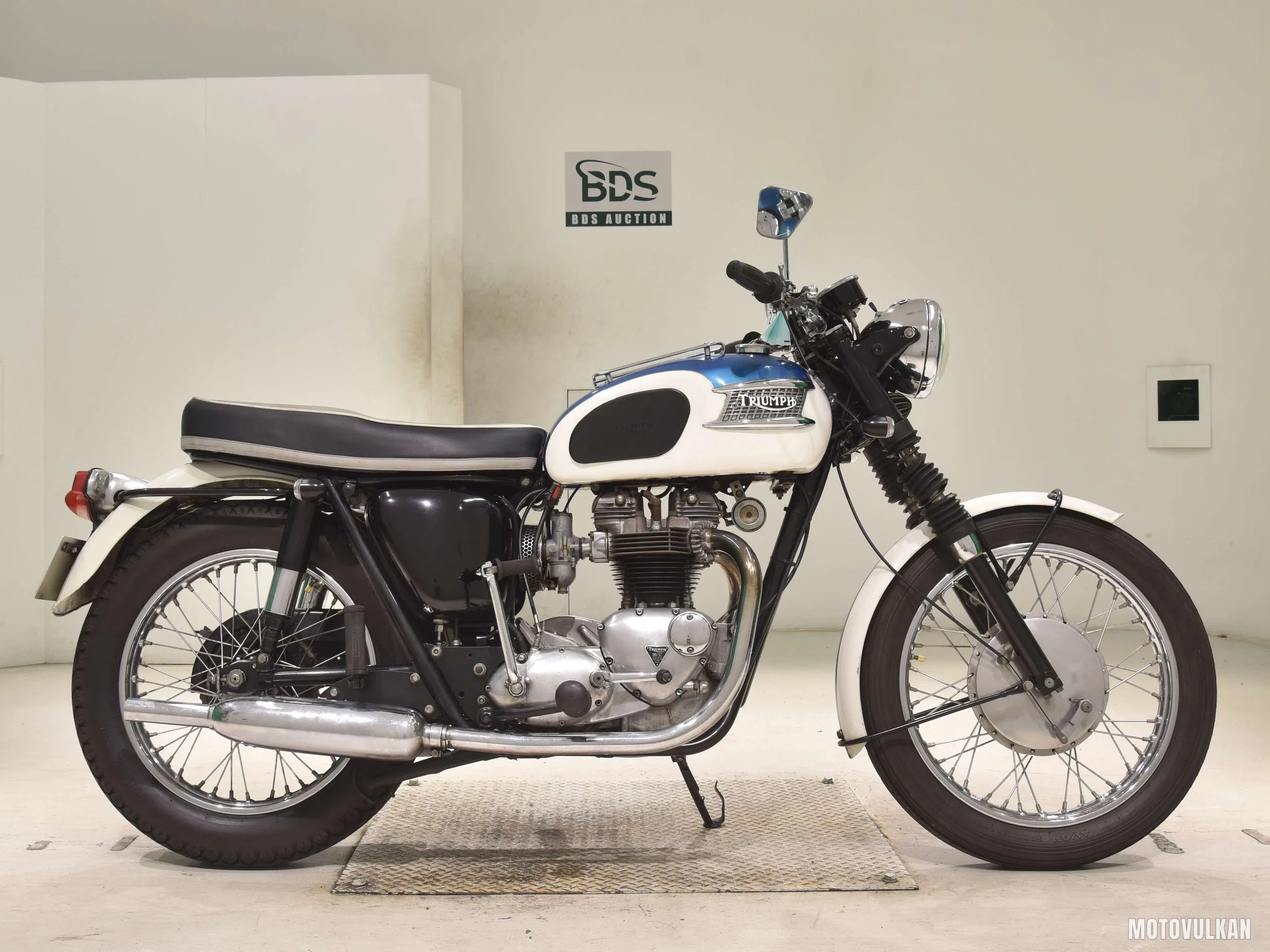  TRIUMPH TR6トロフィー