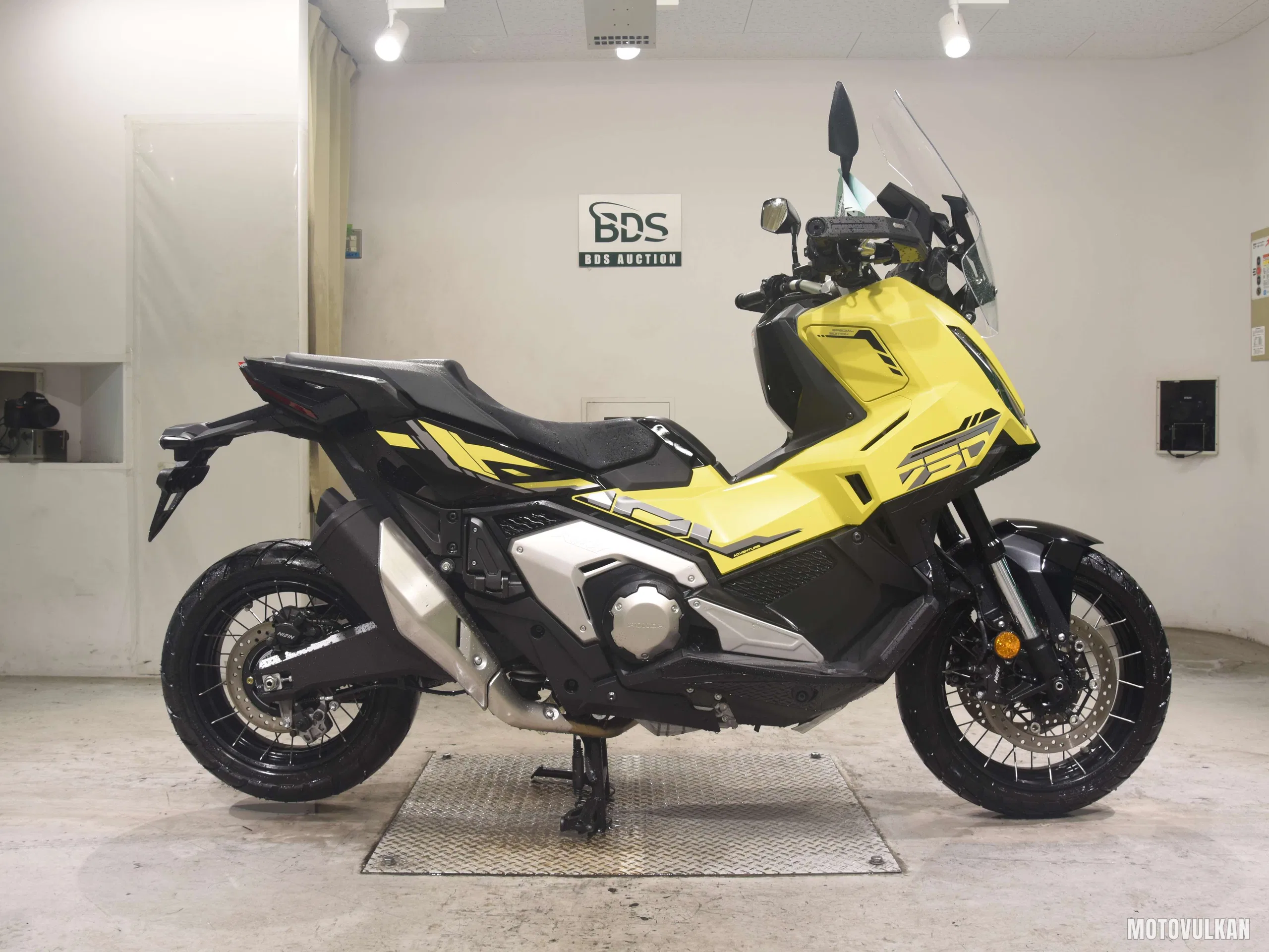 Honda X-ADV750-2