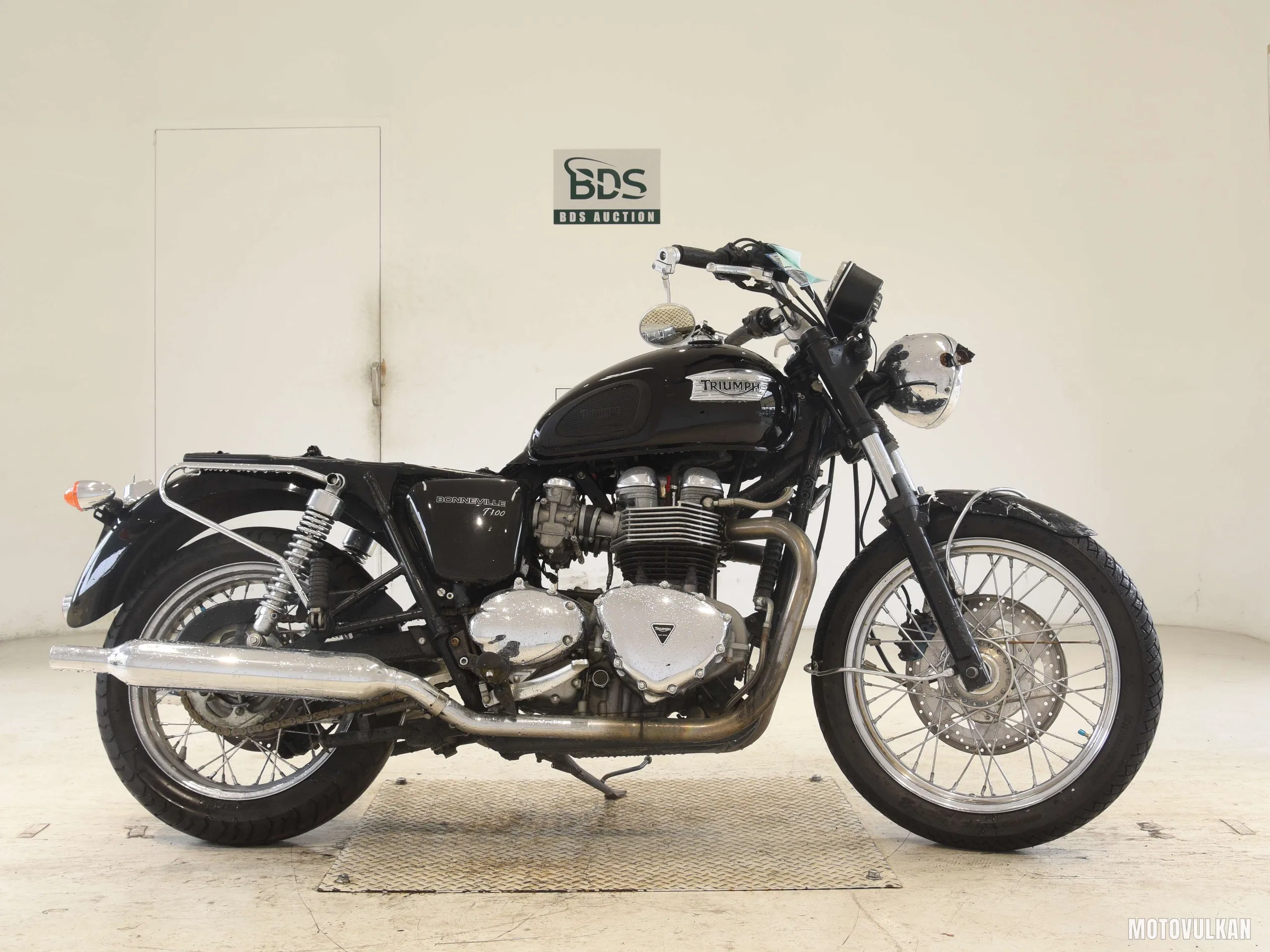 TRIUMPH BONNEVILLE T100