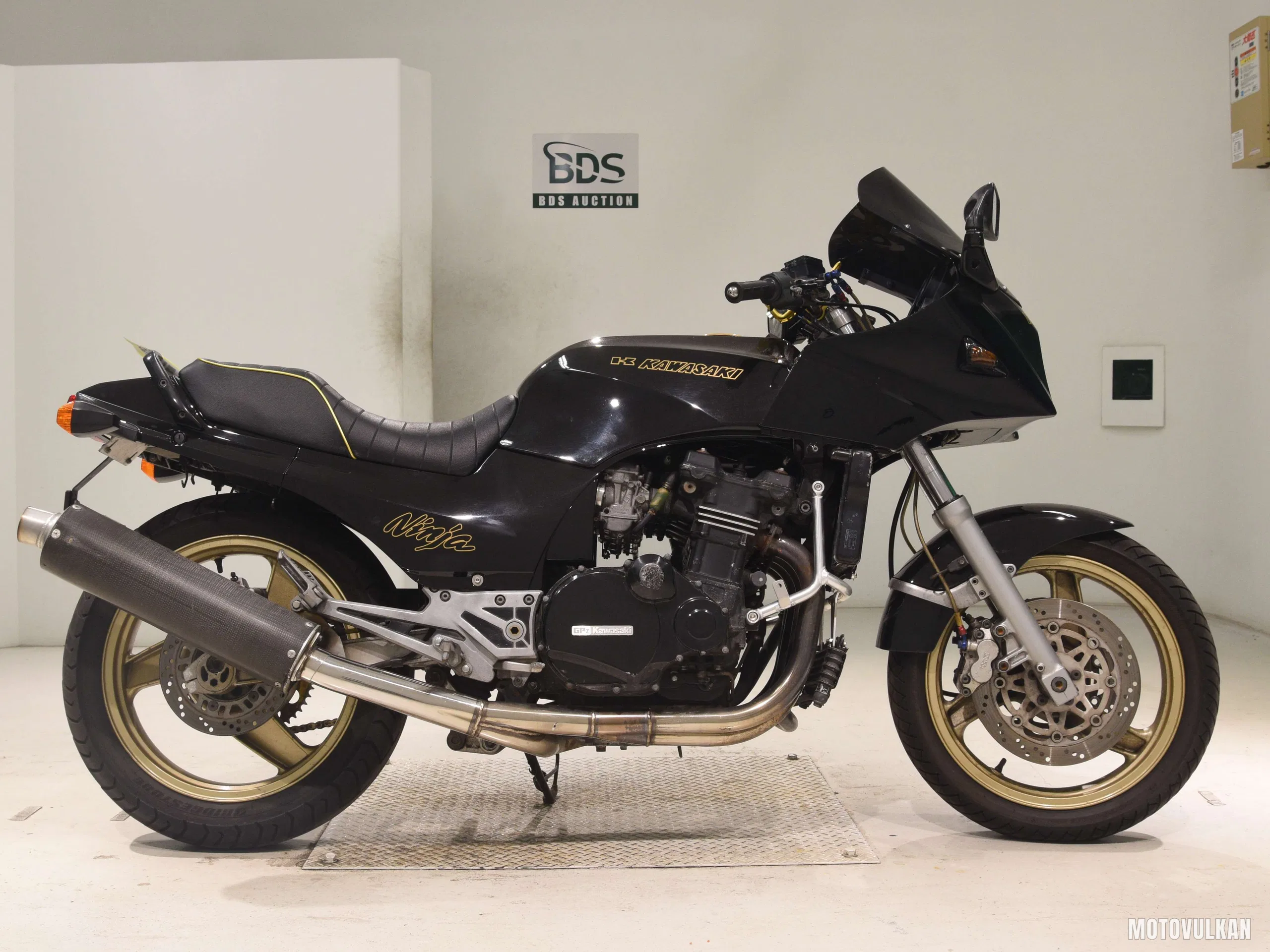 Kawasaki GPZ900R