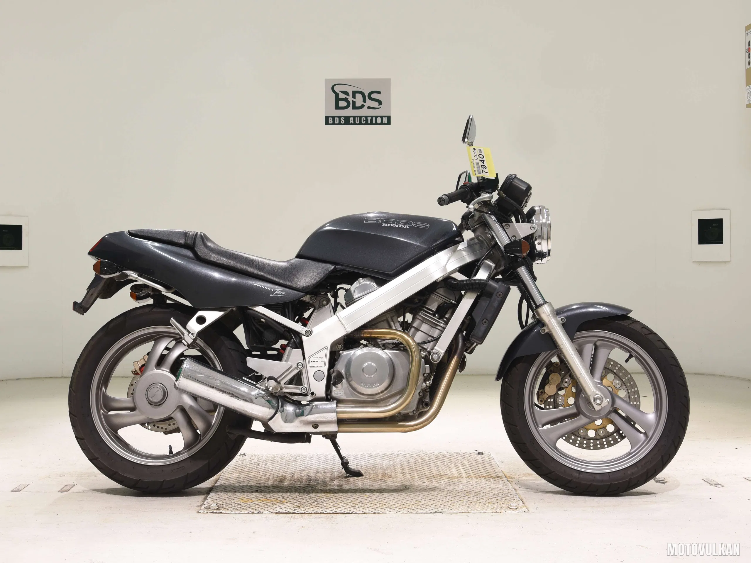 Honda BROS400-1