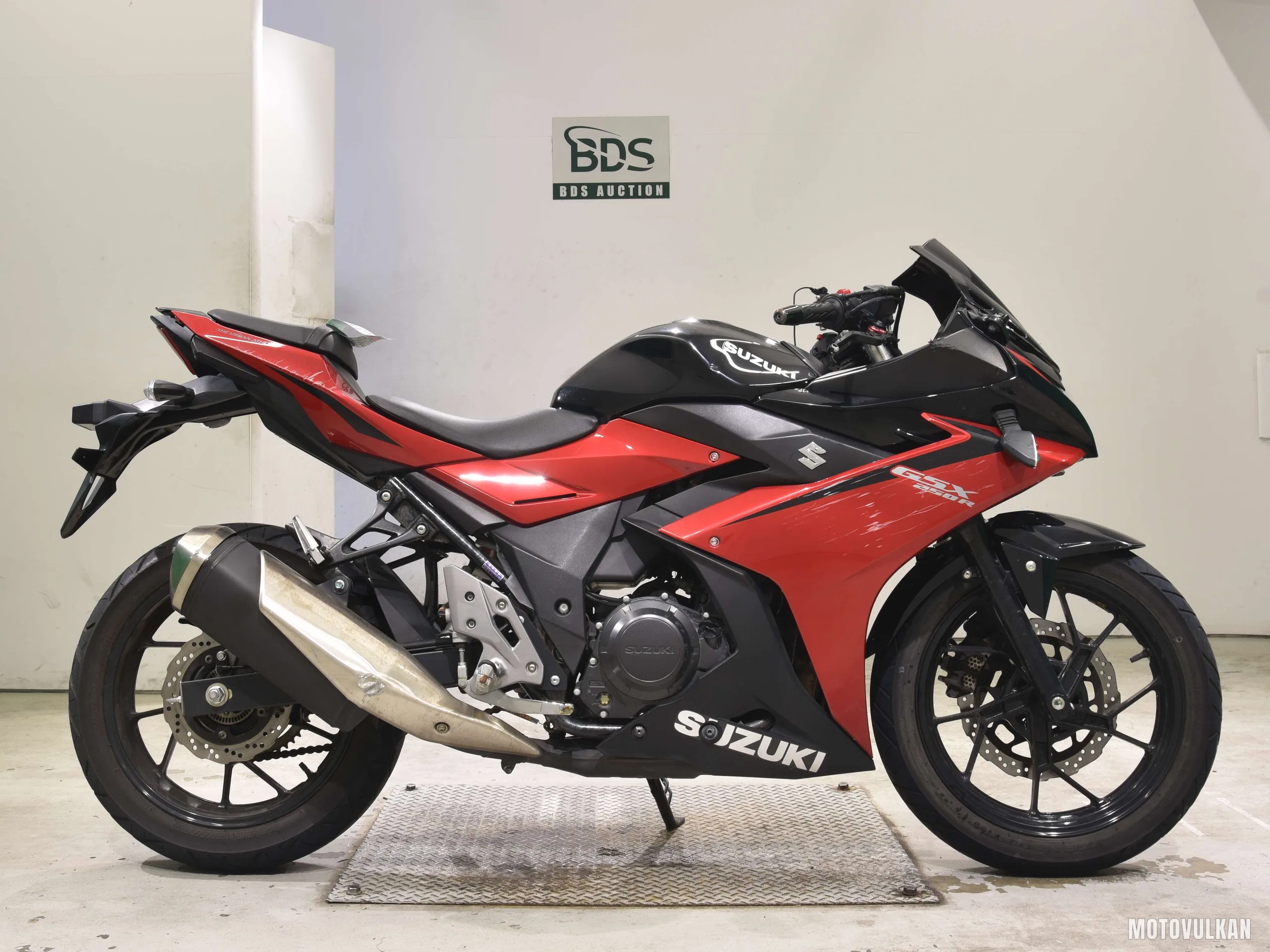 Suzuki GSX250RA