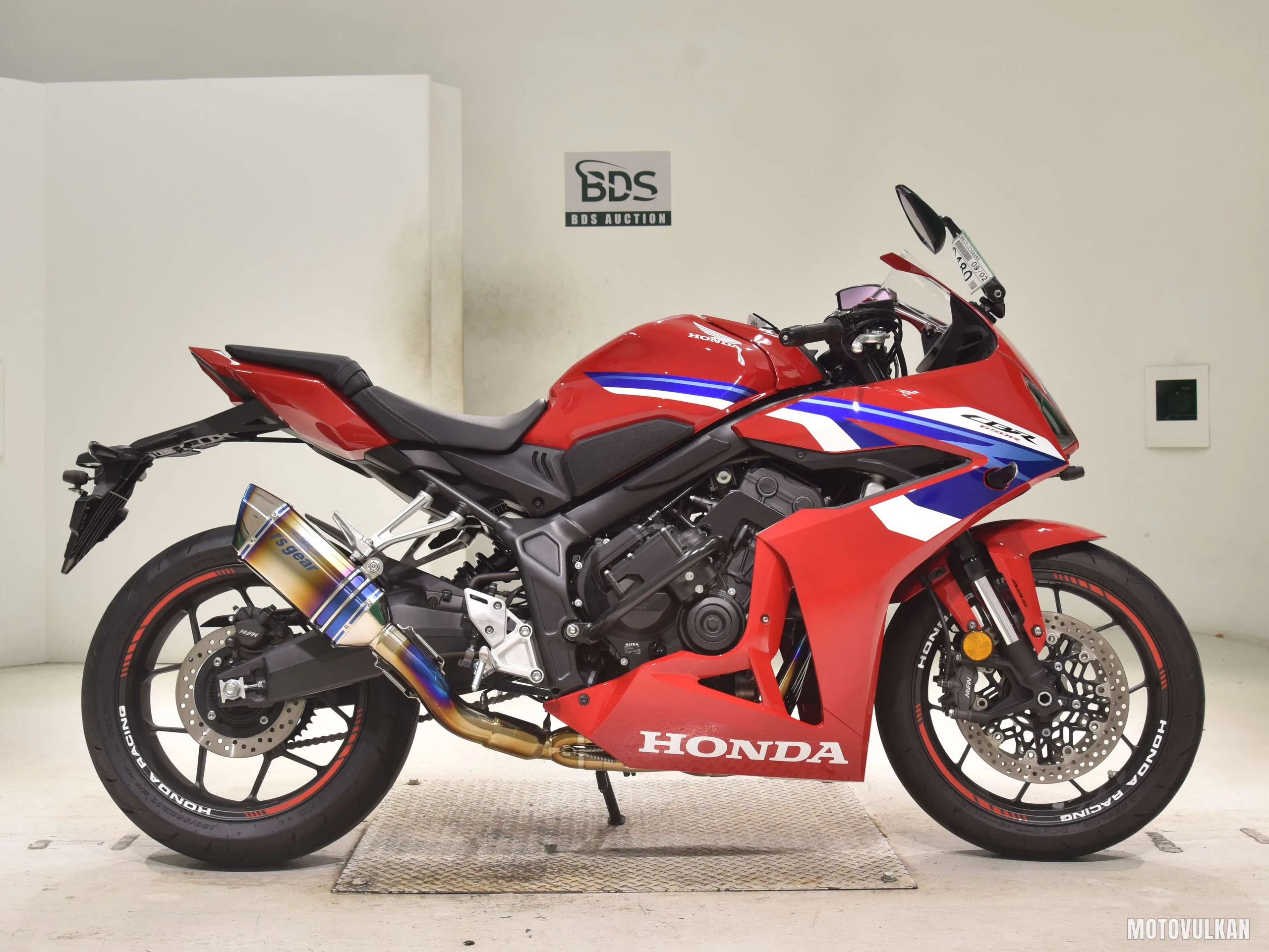 Honda CBR650R-2 E-Clutch