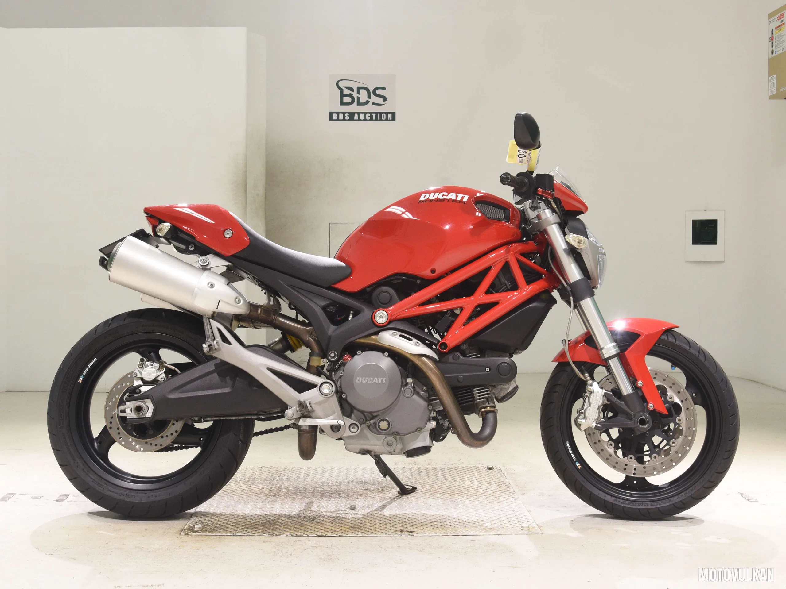  DUCATI M696