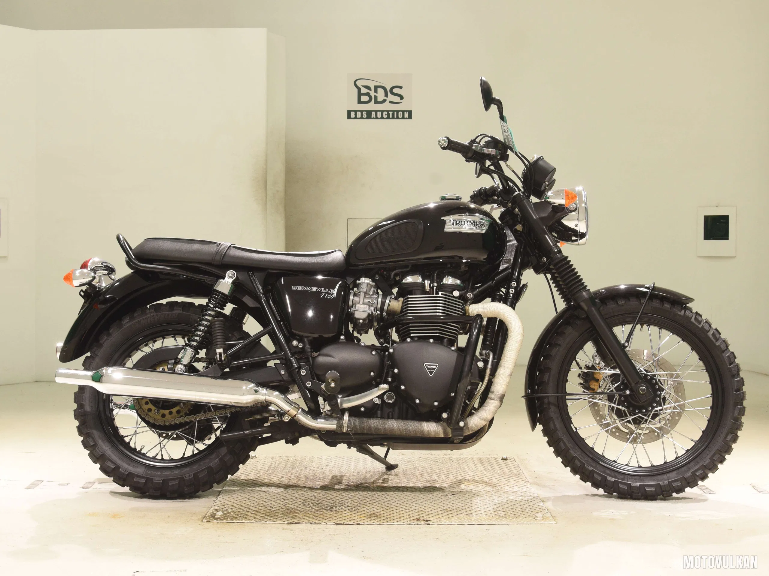  TRIUMPH BONNEVILLE T100