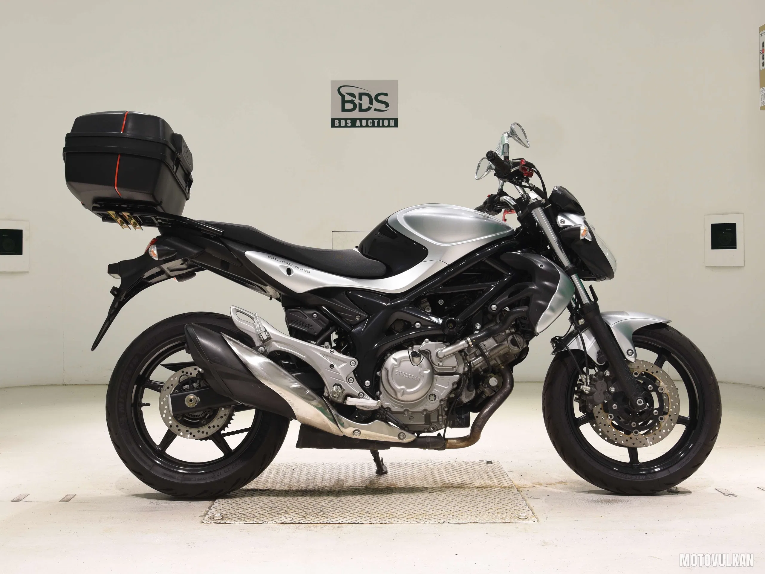 Suzuki Gladius 400