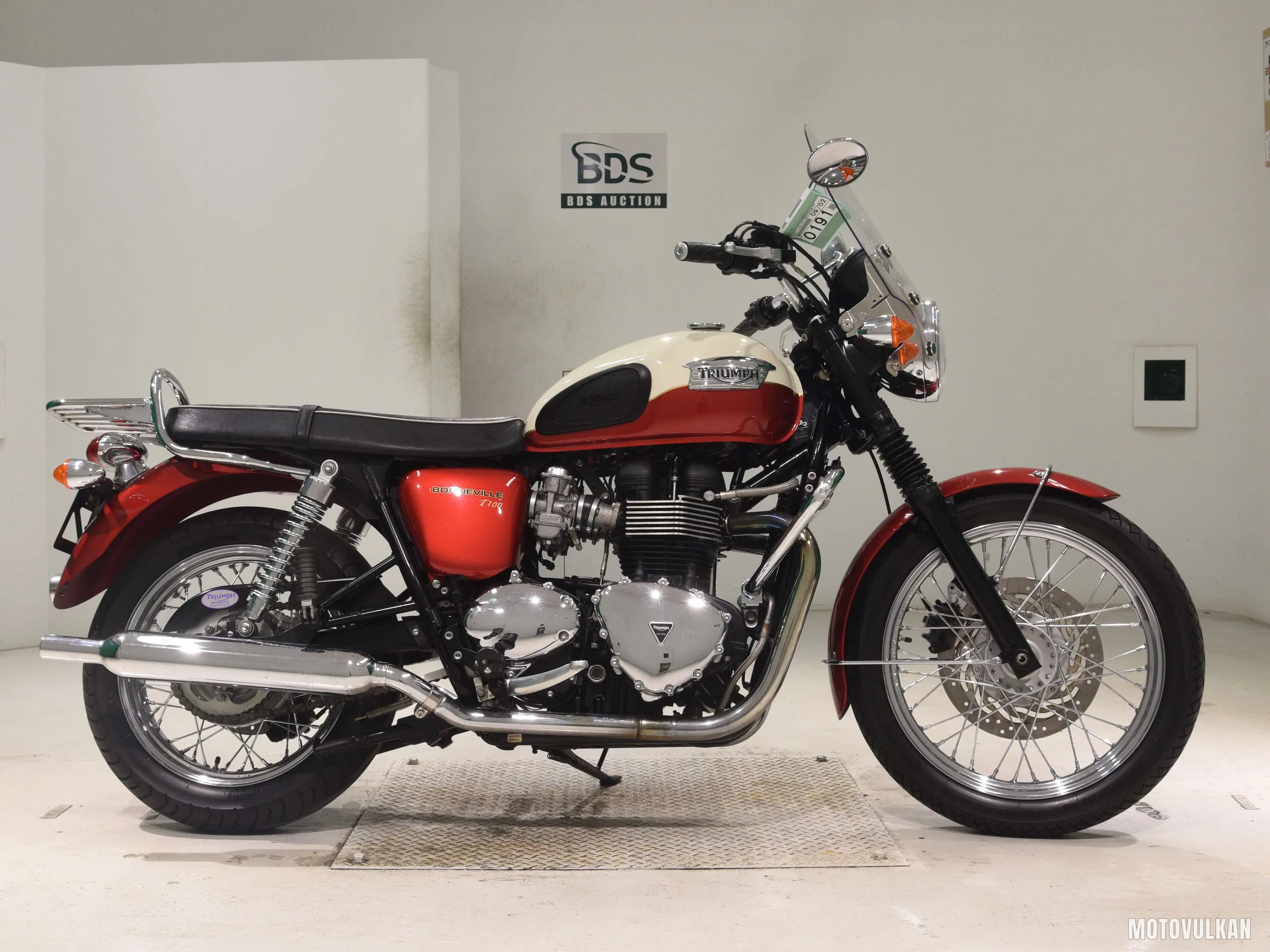  TRIUMPH BONNEVILLE T100
