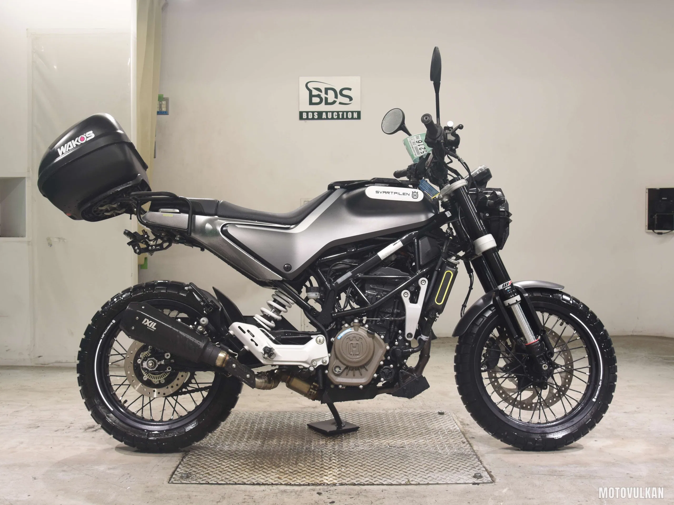  HUSQVARNA Svartpilen 125
