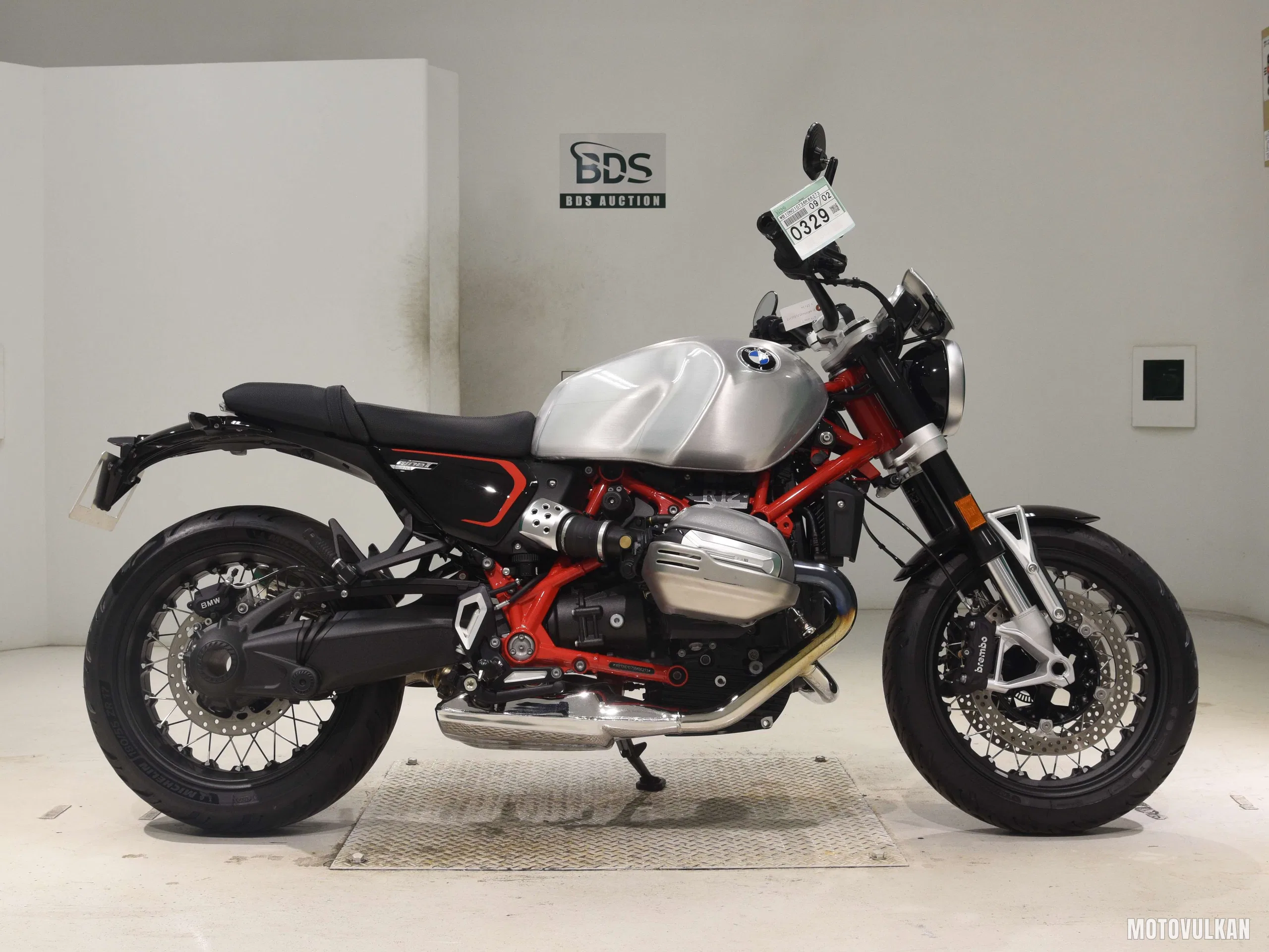  BMWR12 NINE T