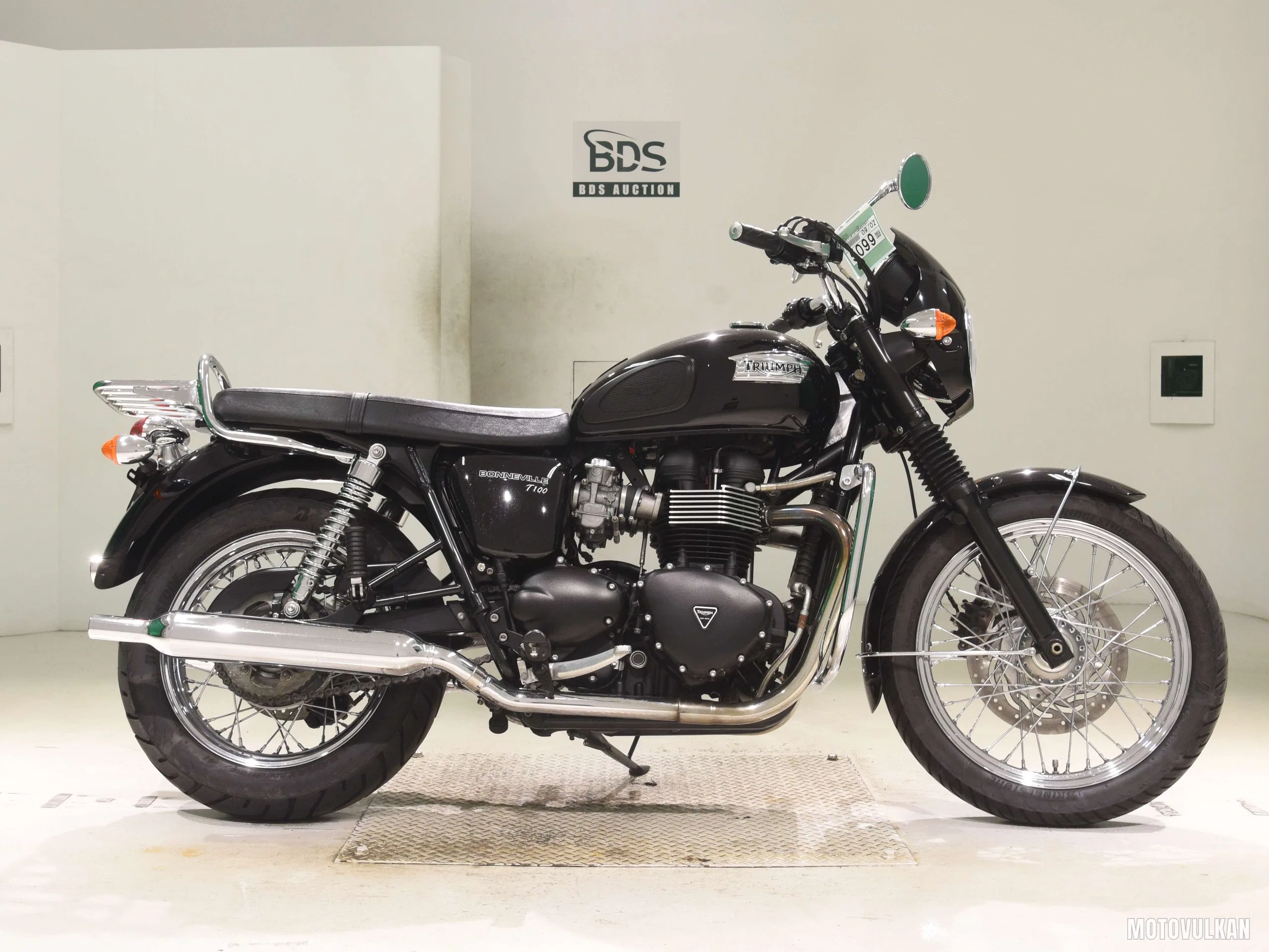  TRIUMPH BONNEVILLE T100