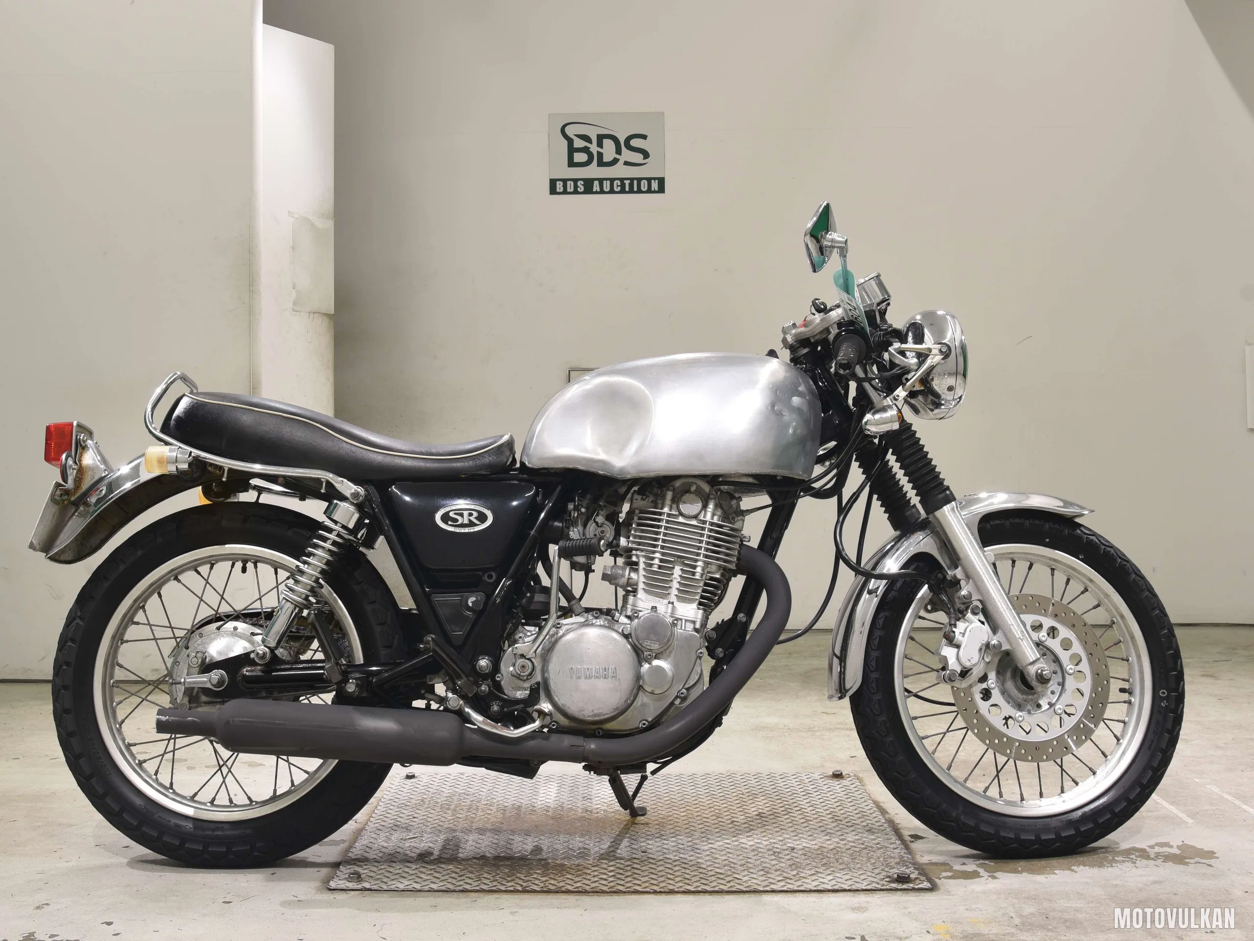 Yamaha SR400-3