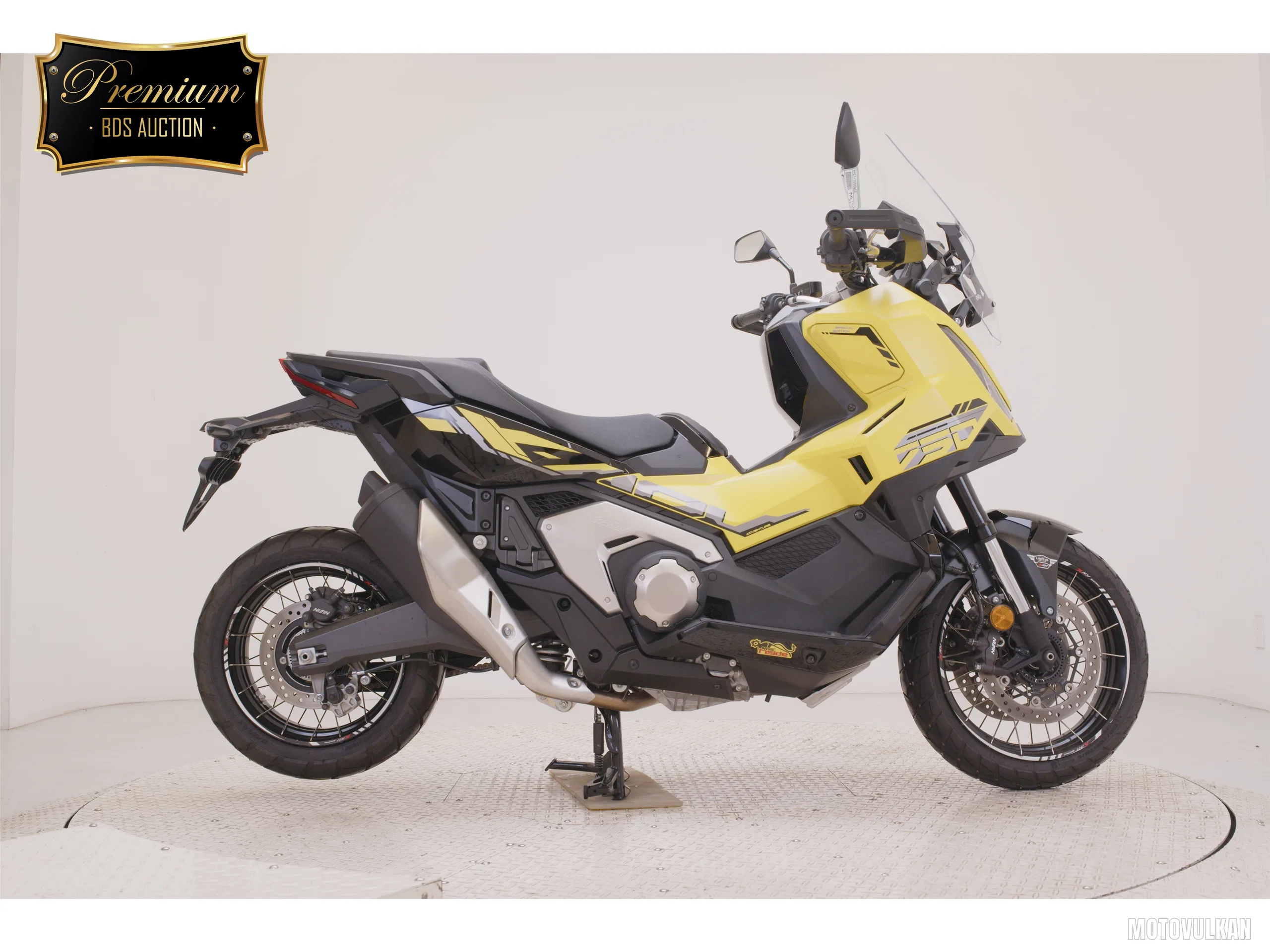 Honda X-ADV750-2
