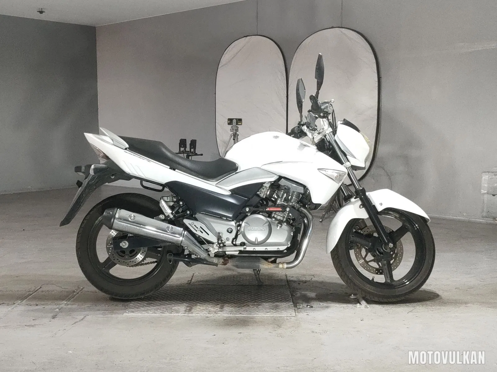 Suzuki GSR250