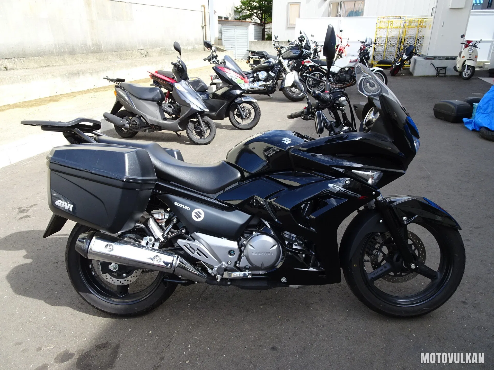 Suzuki Gsr250F